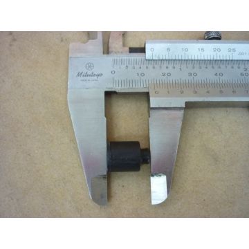 Montieren Sie die Gummiwanne Sym original