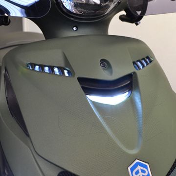 LED-Beleuchtung transparent weiß Frontverkleidung Piaggio Zip 2000→50cc 2/4-Takt (SP vorne)